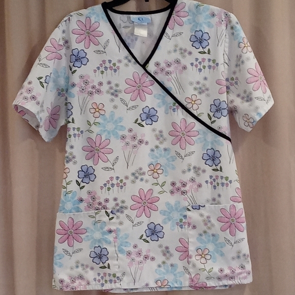 S. B. Scrub top size medium floral pattern - Picture 2 of 7